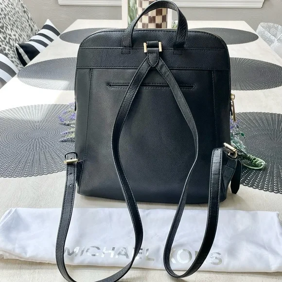 Michael Kors Backpack 🖤 - Picture 4 of 9